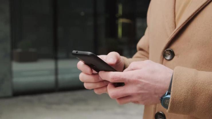 Taliban’dan şok karar: Telefon yasağının perde arkasında ne var