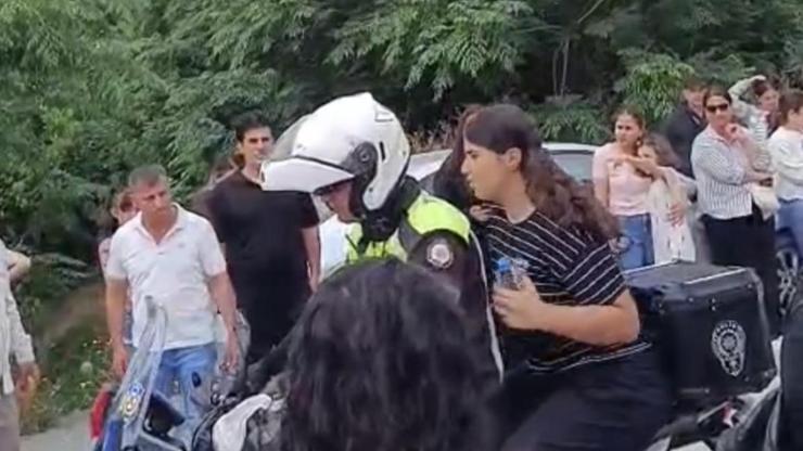 Hatay'da LGS'ye geç kalan öğrencilerin yardımına polis yetişti Hatay'da LGS'ye geç kalan öğrencilerin yardımına polis yetişti