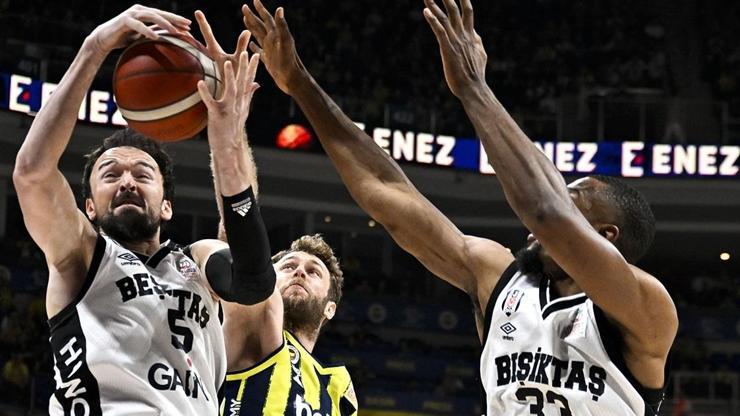 Beşiktaş, Fenerbahçe’ye karşı 1-0 öne geçti Beşiktaş, Fenerbahçe’ye karşı 1-0 öne geçti