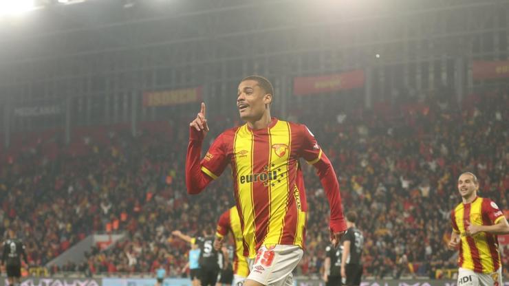 Göztepe'de golcü oyuncu Janderson'a ülkesinden talip çıktı Göztepe'de golcü oyuncu Janderson'a ülkesinden talip çıktı