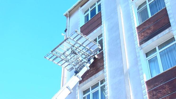 Güngören’de yıkım sırasında çöken apartman nedeniyle 2 bina tahliye edildi Güngören’de yıkım sırasında çöken apartman nedeniyle 2 bina tahliye edildi