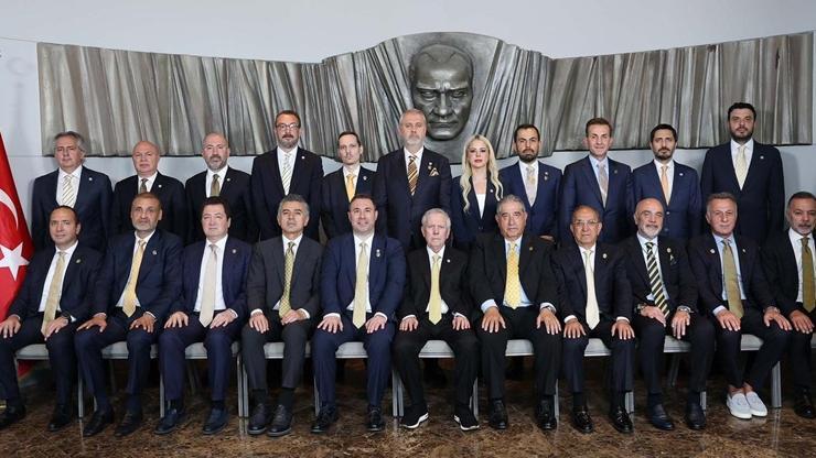 Fenerbahçe Yönetim Kurulu toplantısı sona erdi! Kimin hangi göreve getirildiği belli oldu Fenerbahçe Yönetim Kurulu toplantısı sona erdi! Kimin hangi göreve getirildiği belli oldu