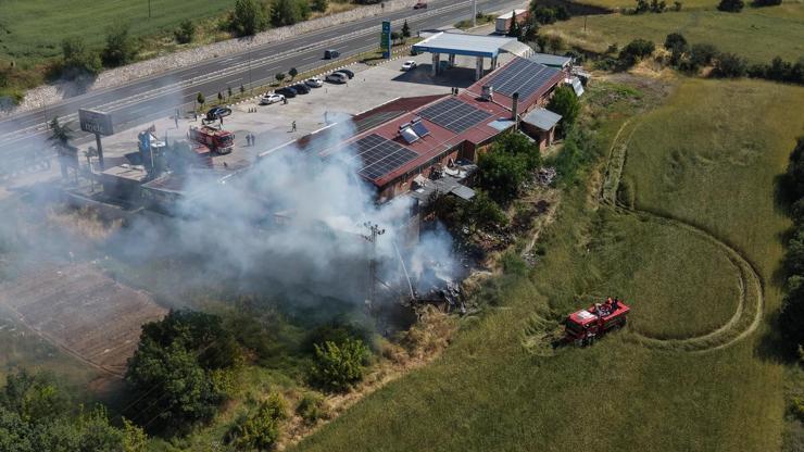 Kastamonu'da dinlenme tesisi, çıkan yangında hasar gördü Kastamonu'da dinlenme tesisi, çıkan yangında hasar gördü