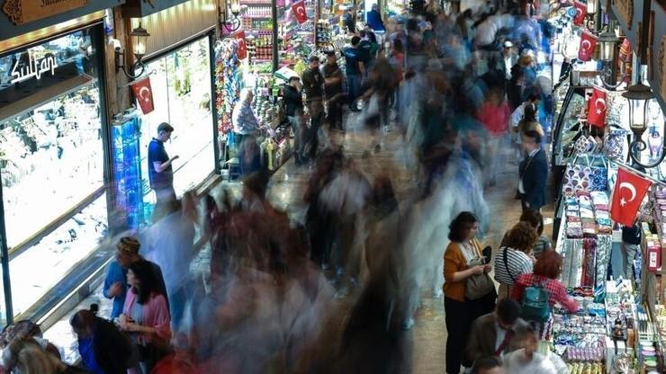 400 yıllık Mısır Çarşısı her gün 60 bine yakın ziyaretçiyi ağırlıyor 400 yıllık Mısır Çarşısı her gün 60 bine yakın ziyaretçiyi ağırlıyor