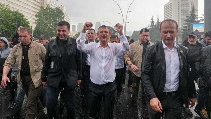 Hazırlıkları süren yeni partinin kodları ne? Hazırlıkları süren yeni partinin kodları ne?