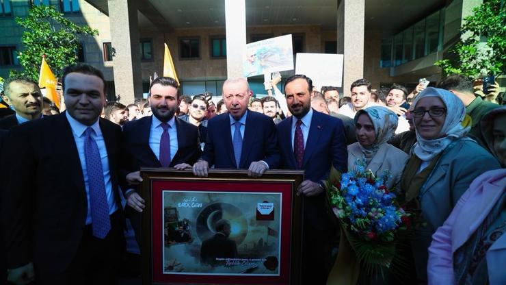 Cumhurbaşkanı Erdoğan'a Babalar Günü sürprizi Cumhurbaşkanı Erdoğan'a Babalar Günü sürprizi