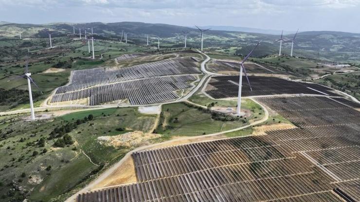 Doğal gazın elektrik üretimindeki payı geriliyor! Yenilenebilir enerji yükselişini sürdürüyor