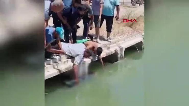  Çevredekiler iple bağlayarak köprü üzerine çekti