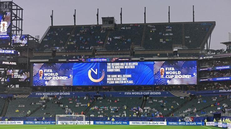 6a3a275eaf5d1b85ae22526e FIFA Dünya Kupası'ndaki yeni kural, Fransa-Irak maçında uygulandı! Maç 2 saat durdu...