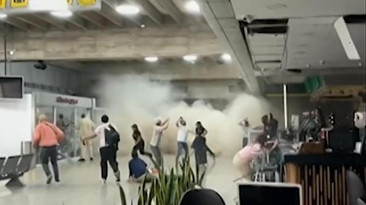 Venezuela çifte depremle sarsıldı... Havalimanının tavanı çöktü: O anlarda yaşanan panik kamerada