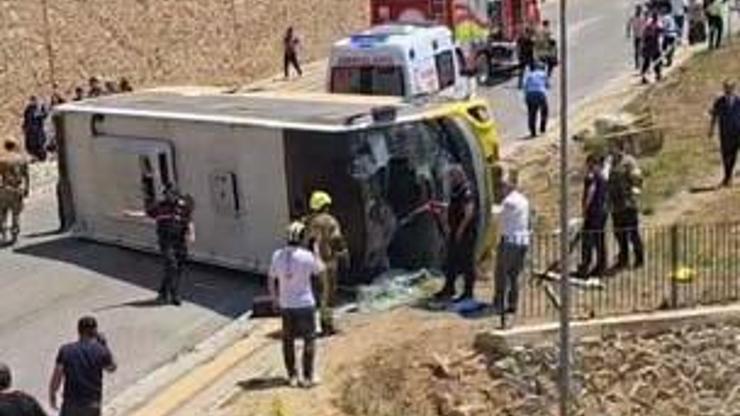 Çocuğa çarpmamak için manevra: Otobüs devrildi