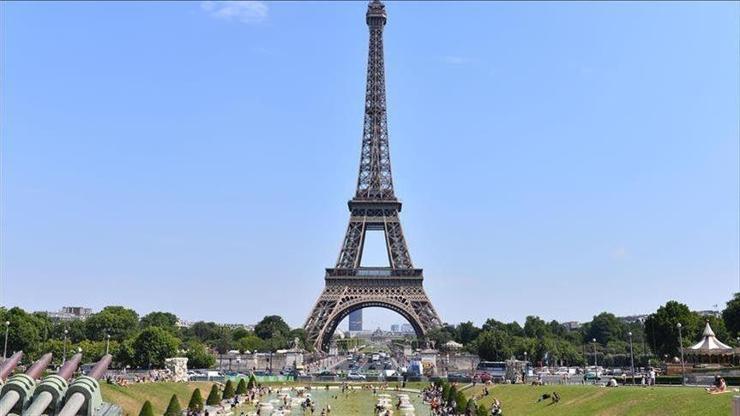 Paris kavruluyor: 109 kişi sıcaktan öldü