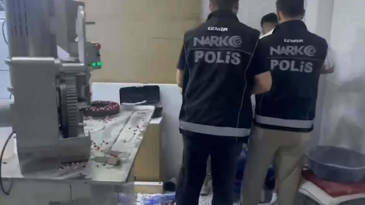İzmir'de uyuşturucu imalathanesine dönüştürülen depoya operasyon