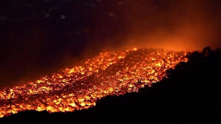 Etna Yanardağı yeniden hareketlendi