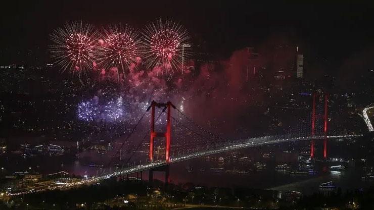 İstanbul'da havai fişek, meşale, patlayıcı ve yanıcı madde satışı yasaklandı İstanbul'da havai fişek, meşale, patlayıcı ve yanıcı madde satışı yasaklandı