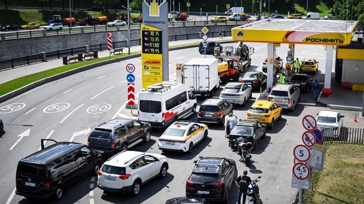 Kriz büyüyor: Rusya Hindistan'dan petrol ithal etmeye başladı Kriz büyüyor: Rusya Hindistan'dan petrol ithal etmeye başladı