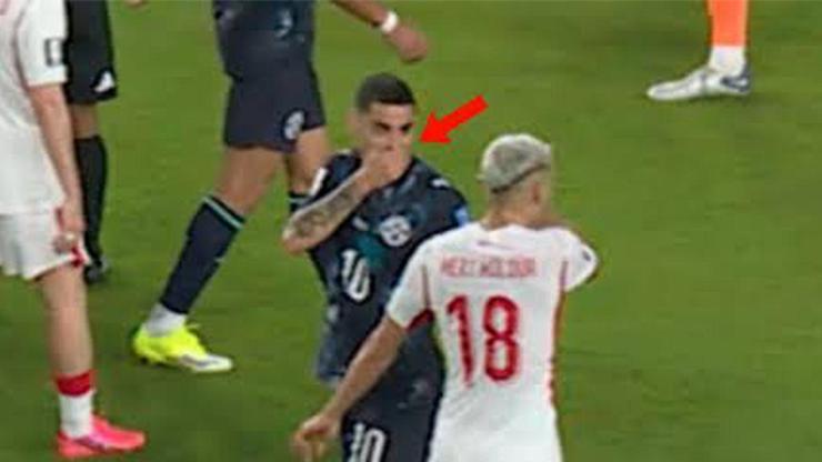 Paraguaylı oyuncu kırmızı kart görmüştü! Ağız kapatma kuralı her ligde uygulanacak... Paraguaylı oyuncu kırmızı kart görmüştü! Ağız kapatma kuralı her ligde uygulanacak...