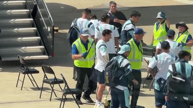 Arjantinli futbolculara güvenlik denetimi… Messi ayakkabılarına kadar arandı