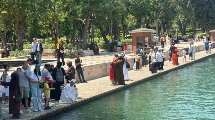 Şanlıurfa'da kavurucu sıcaklar etkili! Termometreler 45 dereceyi gösterdi Şanlıurfa'da kavurucu sıcaklar etkili! Termometreler 45 dereceyi gösterdi