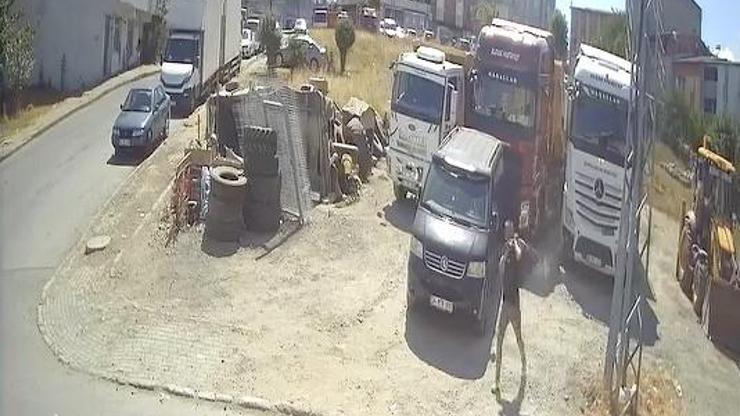 Avcılar'da park halindeki kamyonlardan hırsızlık kamerada