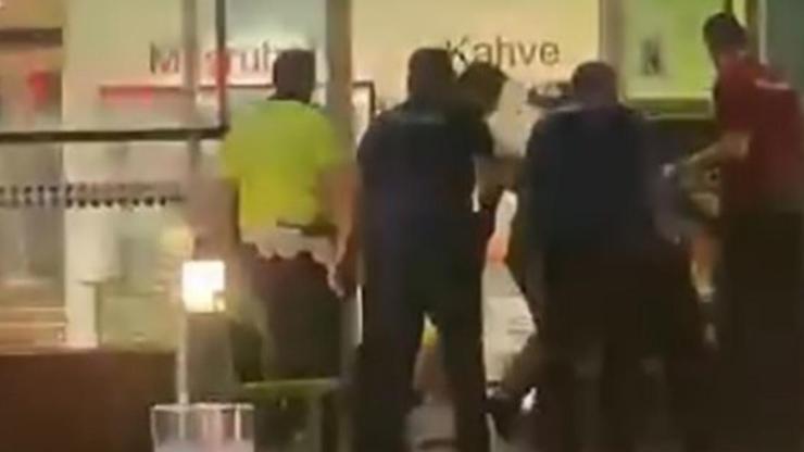 İzmir'de havalimanında dehşet anları! 4 polisi yaraladı İzmir'de havalimanında dehşet anları! 4 polisi yaraladı