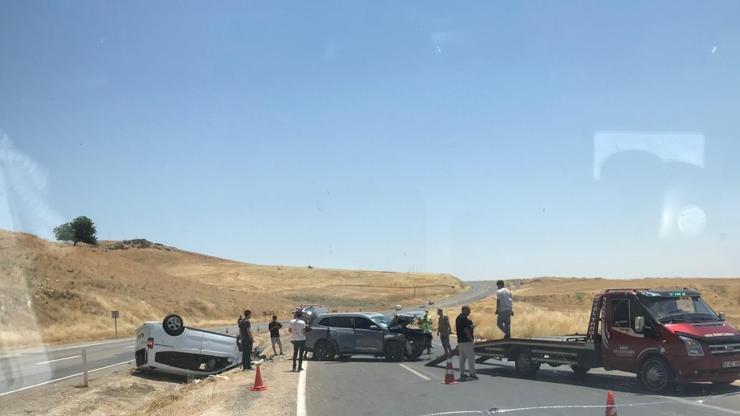 Cip ile hafif ticari araç çarpıştı; 1'i ağır, 9 yaralı