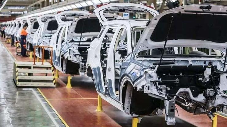 Üretim traktörde düşerken ağır vasıtada artışta