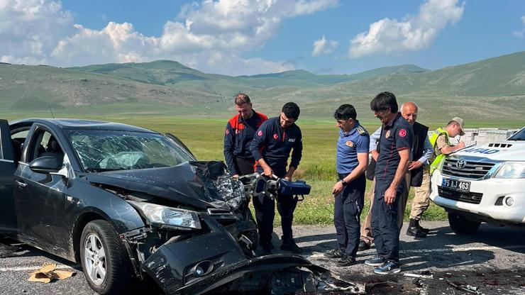Minibüs ile otomobil çarpıştı: 7 yaralı