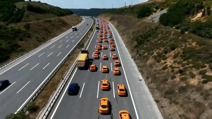 İstanbul'da taksicilerden 253 araçlık 15 Temmuz demokrasi konvoyu
