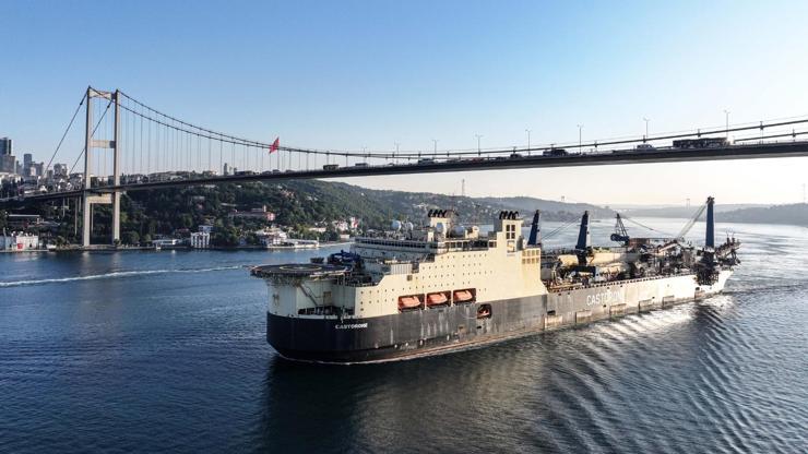 Boğazdan bir dev geçti O anlar havadan görüntülendi