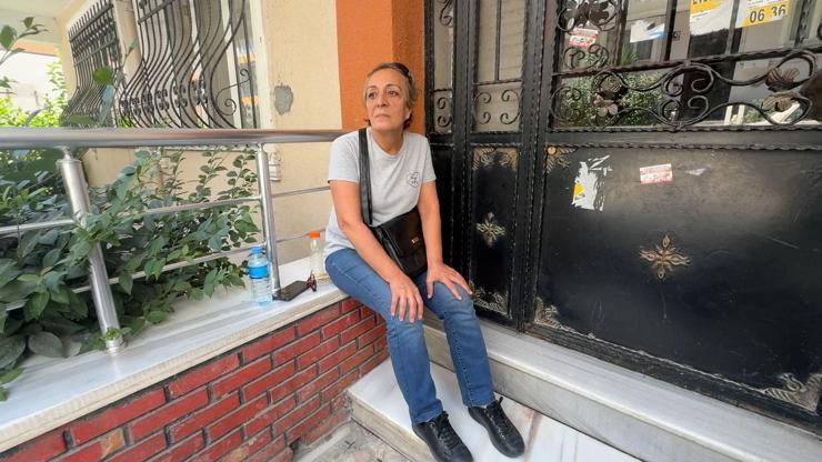  14 saat boyunca apartmanın önünde oturdu!
