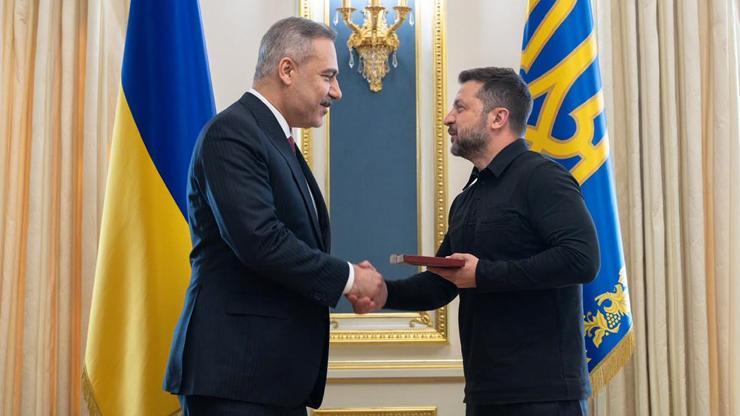 Dışişleri Bakanı Hakan Fidan, Ukrayna Devlet Başkanı Zelenskiy ile bir araya geldi Dışişleri Bakanı Hakan Fidan, Ukrayna Devlet Başkanı Zelenskiy ile bir araya geldi