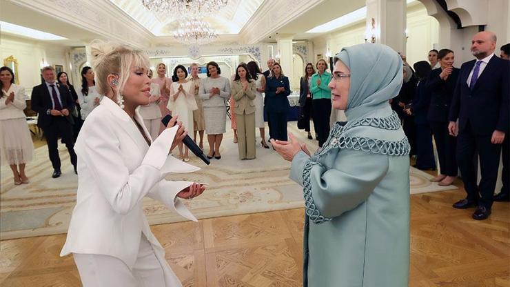 Süperstar Ajda Pekkan bu kez şarkılarını First Ladyler için söyledi