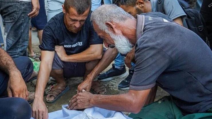 İsrail, Gazze’de cenaze törenine saldırı düzenledi: 7 ölü, 19 yaralı İsrail, Gazze’de cenaze törenine saldırı düzenledi: 7 ölü, 19 yaralı