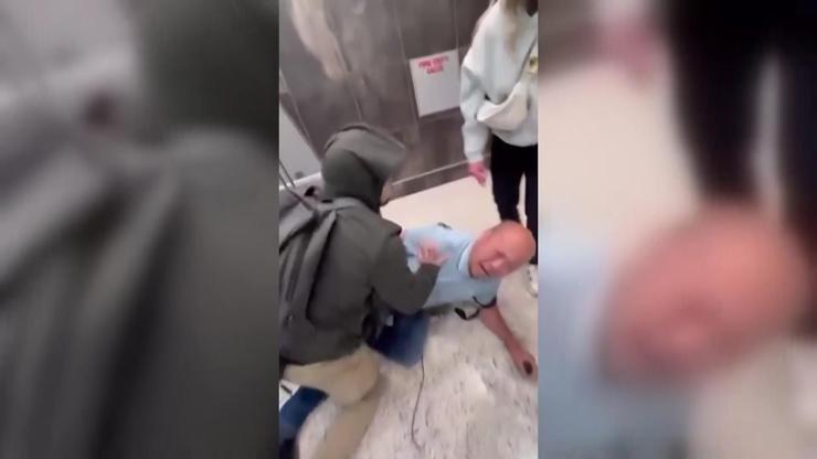 ICE polisi yine şiddet uyguladı Kelepçeli bırakıp gittiler