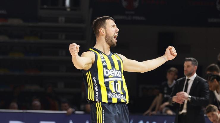 Fenerbahçe, kaptan Melih Mahmutoğlu'nu kadroda tuttu Fenerbahçe, kaptan Melih Mahmutoğlu'nu kadroda tuttu