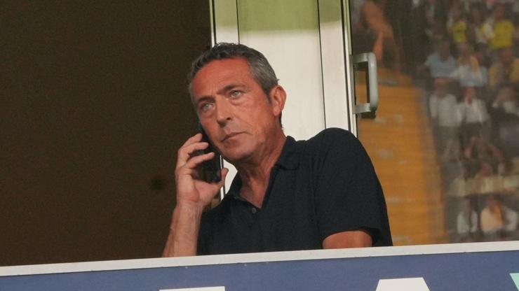 Ali Koç, Fenerbahçe - Gornik Zabrze maçını tribünde takip etti Ali Koç, Fenerbahçe - Gornik Zabrze maçını tribünde takip etti