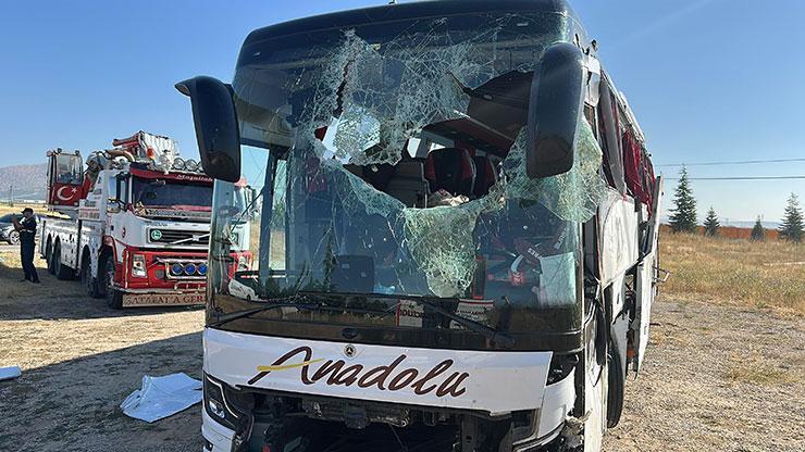 Kütahyada yolcu otobüsü devrildi; 31 yaralı