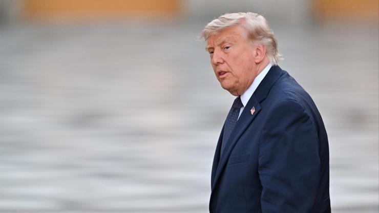 Trump, gelecek başkanlık seçimlerinde bir kez daha aday olacağını açıkladı Trump, gelecek başkanlık seçimlerinde bir kez daha aday olacağını açıkladı