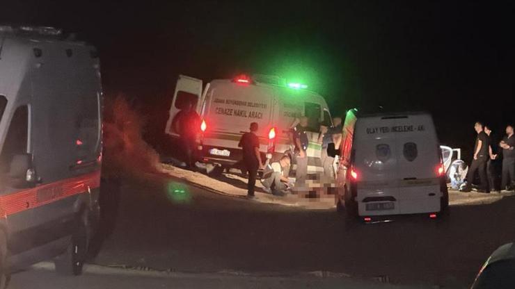 Adana'da kanlı infaz! 1 kadın ve 2 erkek can verdi Adana'da kanlı infaz! 1 kadın ve 2 erkek can verdi