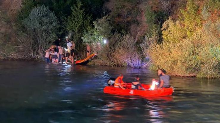 Otomobil takla atıp Munzur Nehri’ne düştü: 2 yaralı