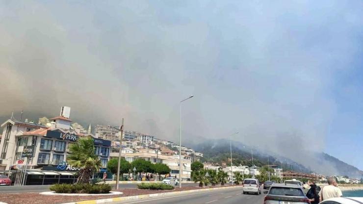 Balıkesir Altınoluk Yangını Söndürüldü mü, Kontrol Altına Alındı mı? Balıkesir Altınoluk Yangını Söndürüldü mü, Kontrol Altına Alındı mı?