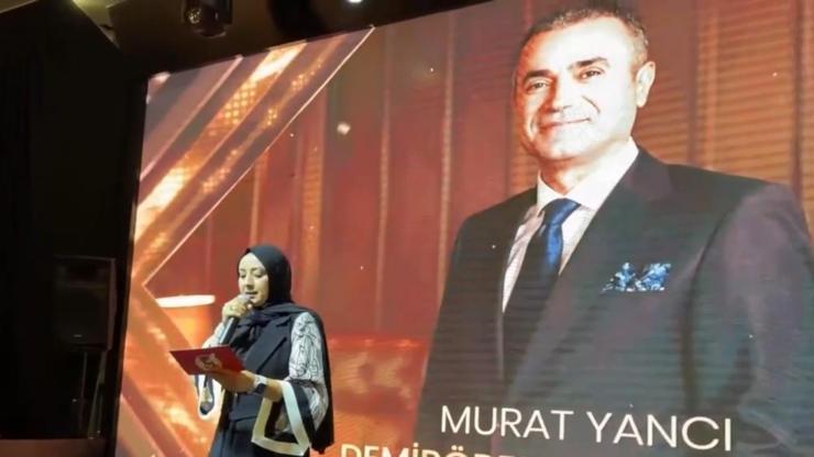 KÜBRA ÜNLÜ YAZDI! SAHANIN GÜCÜ BİR KEZ DAHA TESCİLLENDİ; DEMİRÖREN MEDYA GRUBU VE MURAT YANCI’YA ÖDÜL! KÜBRA ÜNLÜ YAZDI! SAHANIN GÜCÜ BİR KEZ DAHA TESCİLLENDİ; DEMİRÖREN MEDYA GRUBU VE MURAT YANCI’YA ÖDÜL!