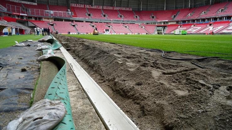 Samsunspor'un 8 yıllık zemini yenileniyor