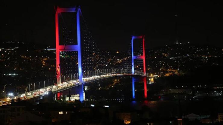 İstanbul'da sürücüler dikkat! 15 Temmuz Şehitler Köprüsü'nde trafik düzenlemesi İstanbul'da sürücüler dikkat! 15 Temmuz Şehitler Köprüsü'nde trafik düzenlemesi