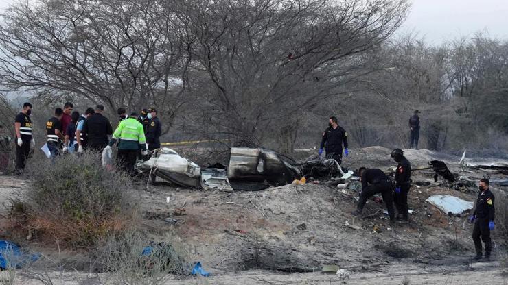 Peruda turistleri taşıyan uçak düştü: 13 ölü