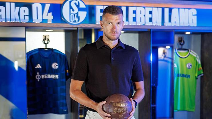 Edin Dzeko, Bundesliga’ya döndü! Schalke ile devam ediyor