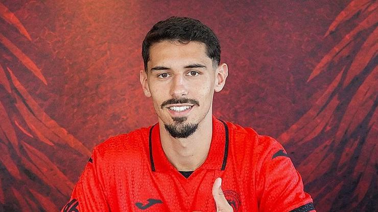 Çorum FK, yeni stoperini buldu! Alexandre Penetra… Çorum FK, yeni stoperini buldu! Alexandre Penetra…