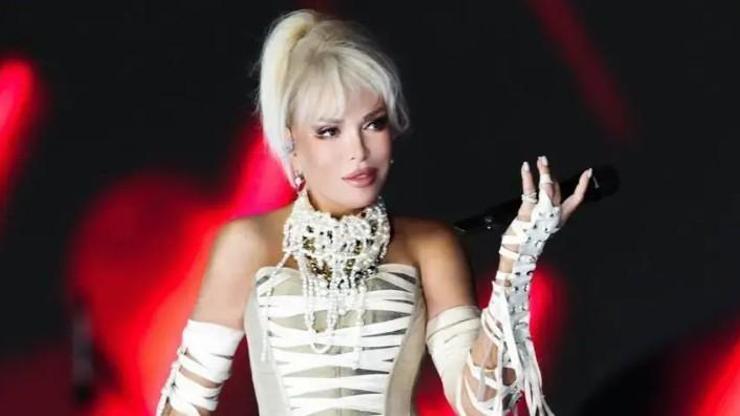 Ajda Pekkan’dan İstanbul Festivali’nde Büyük Sürpriz Yeni Şarkısını Seslendirdi