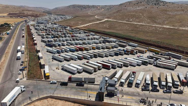 Cilvegözü Sınır Kapısı'nda 1200 tır kapasiteli park hizmete açıldı Cilvegözü Sınır Kapısı'nda 1200 tır kapasiteli park hizmete açıldı